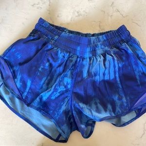 Lululemon Hotty Hot Low-Rise Lined Short 2.5"